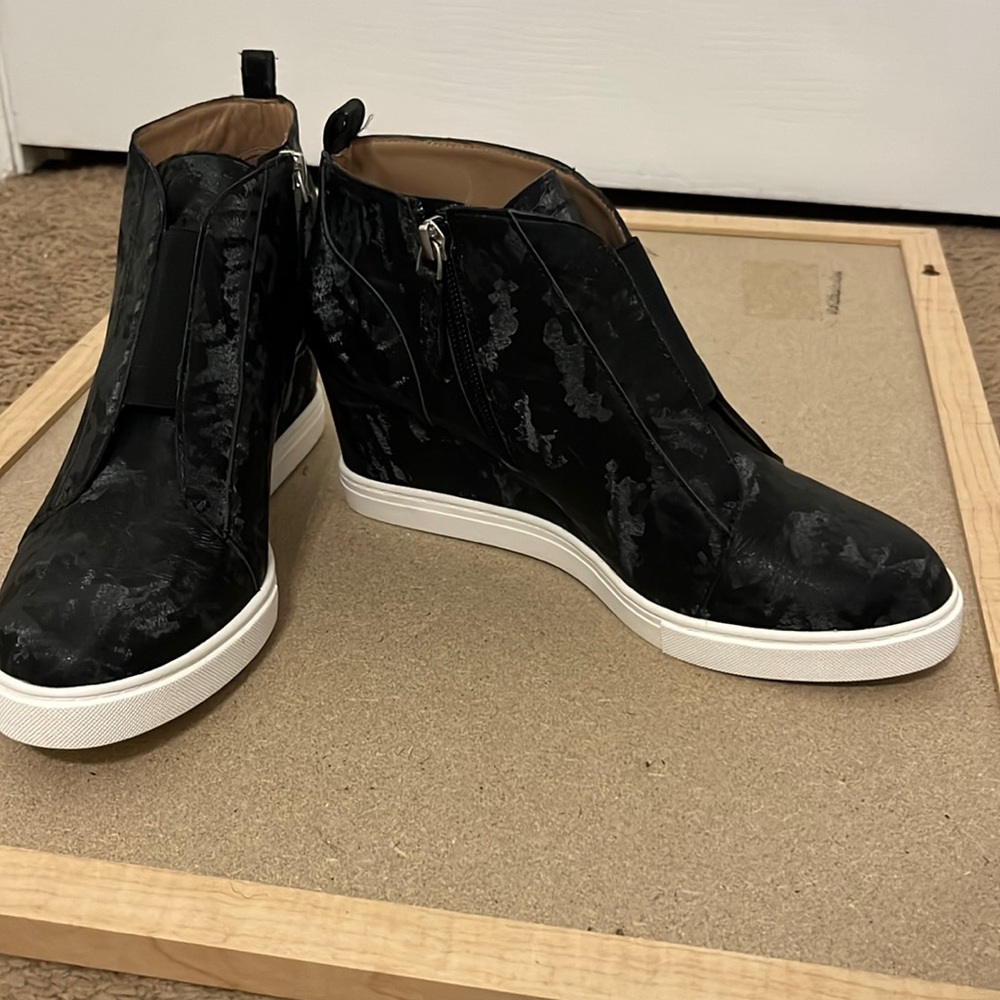 Paolo wedge shoe